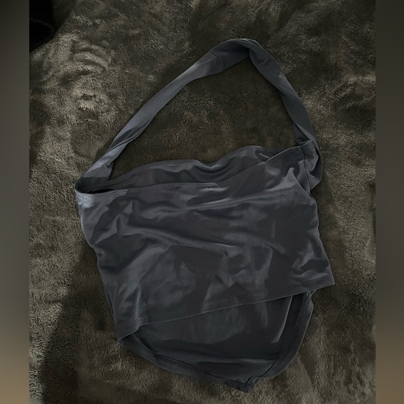 Cropped v shaped top - Picture 2 of 5